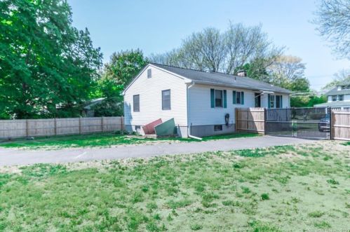 1890 Poquonock Ave, Windsor CT  06095-1234 exterior