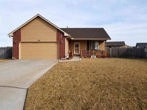 212 Wheatridge Ct, Newton, KS 67114-8796