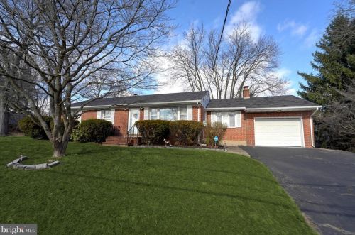 128 Hughes Ave, Trenton, NJ 08648-2808