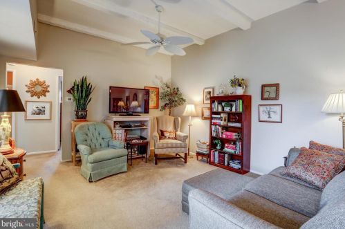 48 Valleybrook Dr, Lancaster PA  17601-4618 exterior