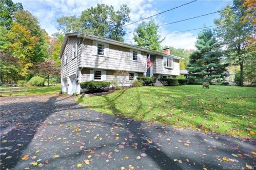49 Greenwood Ln, Upper Stepney, CT 06468-2455