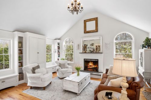 5 Chestnut Cir, Mount Vernon, NH 03057-1110