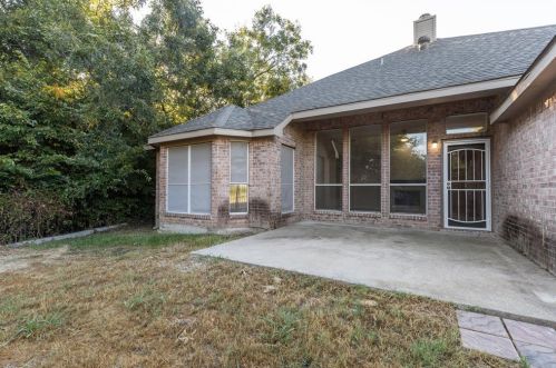 3230 Crk Mdw Ln, Garland TX 75040-2836 exterior