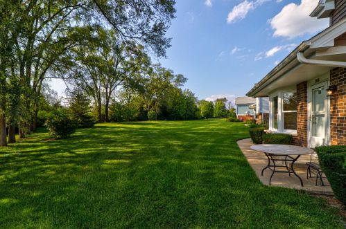 2010 Old Hicks Rd, Palatine, IL 60074-1291