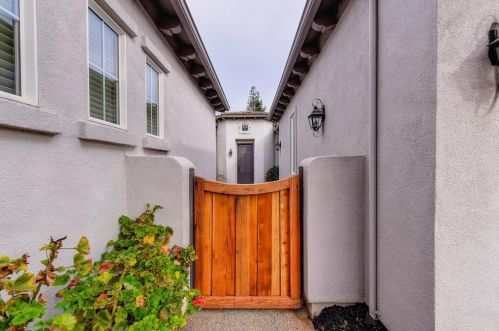1526 Freswick Dr, Folsom, CA 95630-5307