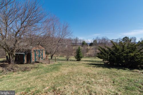 80 Quinn Lea Rd, Harpers Ferry WV 25425-5372 exterior