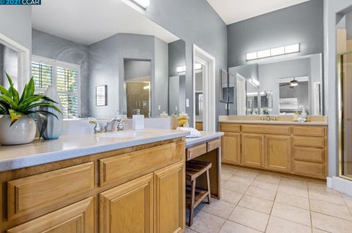 1017 Laurel Tree Dr, Concord CA  94521-5433 exterior