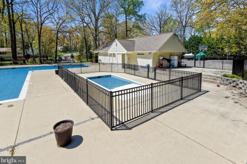 36 Whittier Pkwy, Severna Park MD 21146-3051 exterior