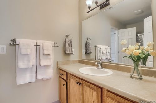 990 Zeno Way, Aurora CO 80017-3394 exterior