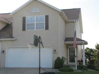 904 Country Ln, Le Roy, IL 61752-1672
