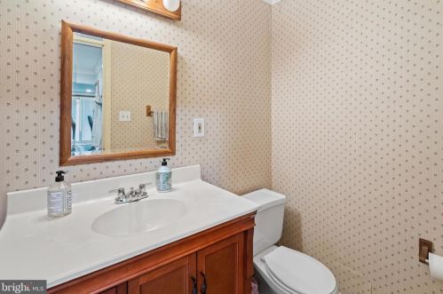 12189 Cinnamon St, Woodbridge VA  22192-1707 exterior