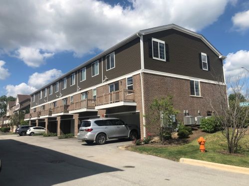 904 Bradford Dr, Naperville IL  60563-4039 exterior