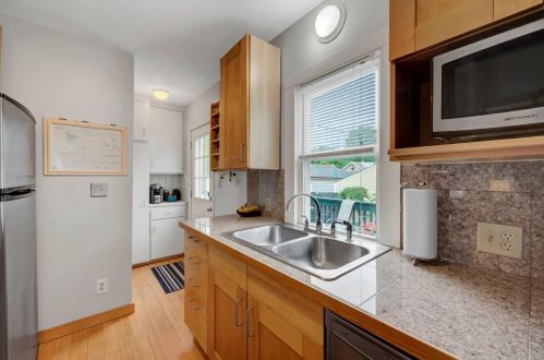 1383 Juliet Ave, Saint Paul MN  55105-2502 exterior