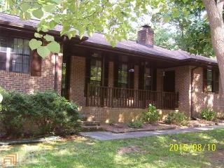 11800 Pine Needle Ln, Hampton, GA 30228-1546