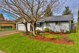 225 Cedar Ave, Woodburn, OR 97071-2206