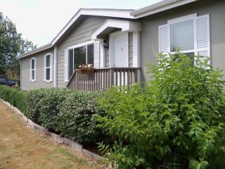 553 Ferry Ave, Siletz, OR 97380-2027