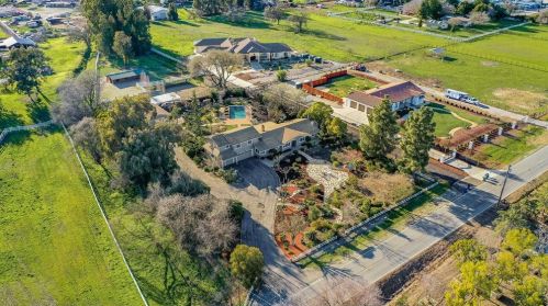 15115 Center Ave, San Martin, CA 95046-9749