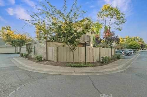 1 Flanders Ct, Chico, CA 95926-1073