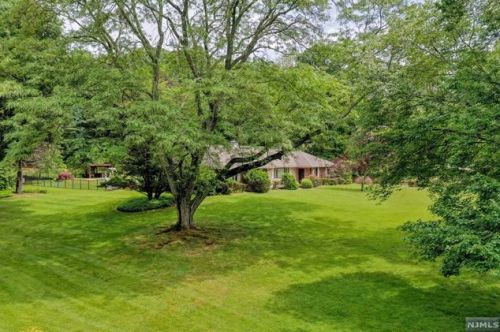 59 Hickory Ln, Closter, NJ 07624-2322