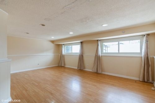 7137 Niles Ave, Niles IL  60714-2121 exterior