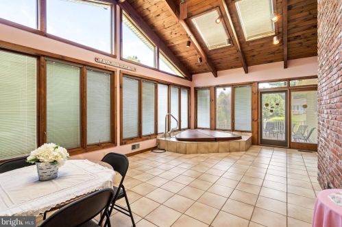 4 Frst Ln, Trenton NJ 08628-1604 exterior