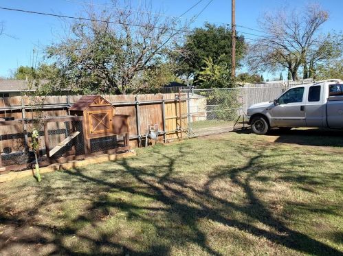 1845 Burning Tree Ln, Carrollton TX 75006-7561 exterior