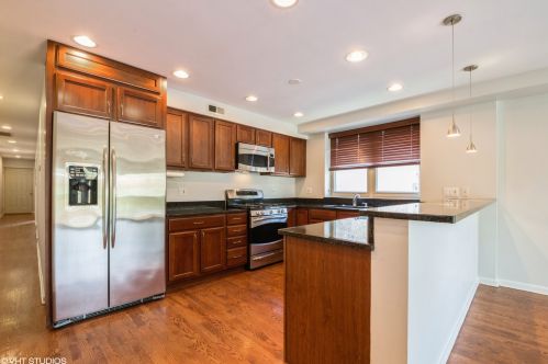 2525 Farragut Ave, Chicago, IL 60625-2403