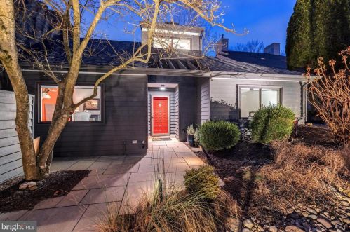 11039 Solaridge Dr, Herndon, VA 20191-4817
