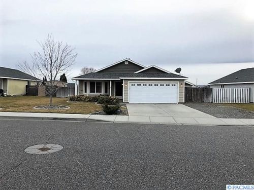 9112 Angus Dr, Pasco, WA 99301-9152