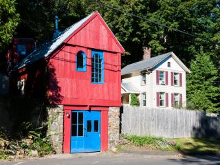 25 High St, Chester, CT 06412-1118