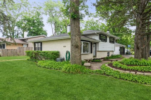 383 Barberry Rd, Highland Park, IL 60035-4423