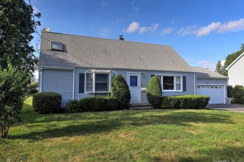 12 Wells Dr, Milford, CT 06461-1913