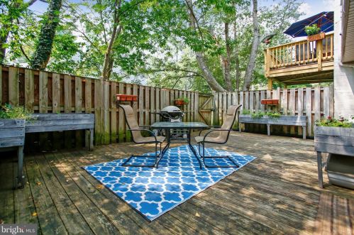 1576 Goldenrain Ct, Herndon VA  20190-4037 exterior