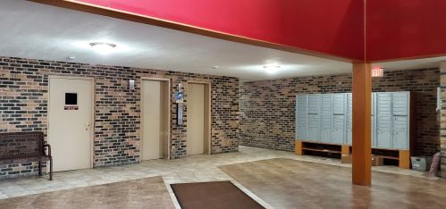8923 Knight Ave, Des Plaines, IL 60016-5566
