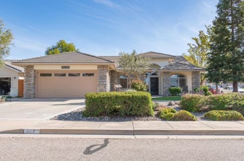 506 Creekside Ct, Lake Nacimiento, CA 93446-4742