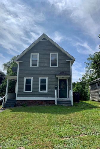7 Mill St, Tilton, NH 03276-5002