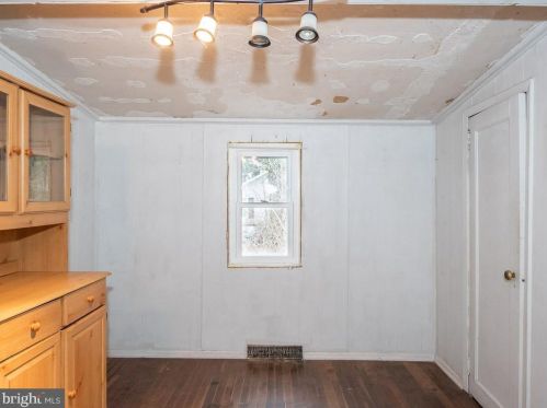 2122 Millcreek Rd, Lancaster PA  17602-4749 exterior