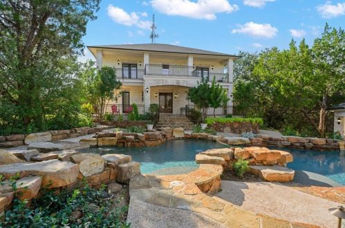 8009 Dark Vly Cv, Austin TX 78737-3520 exterior