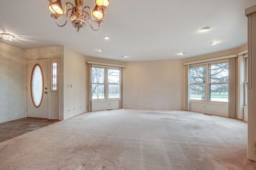 69 Willow Pkwy, Buffalo Grove, IL 60089-4633