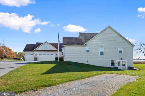 2360 Vw Dr, Lancaster PA  17602-1016 exterior