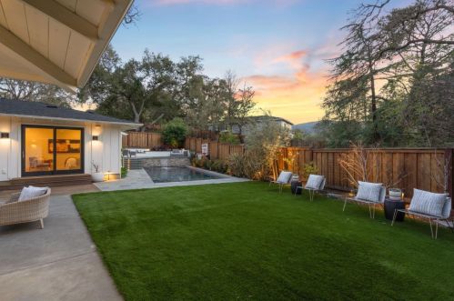 1330 Fairway Dr, Los Altos CA 94024-5358 exterior