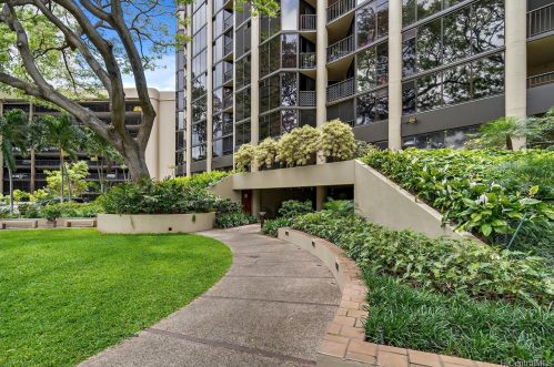 60 Beretania St, Honolulu HI  96817-4752 exterior