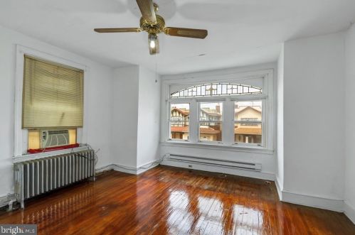 6715 15th St, Philadelphia, PA 19126-2702