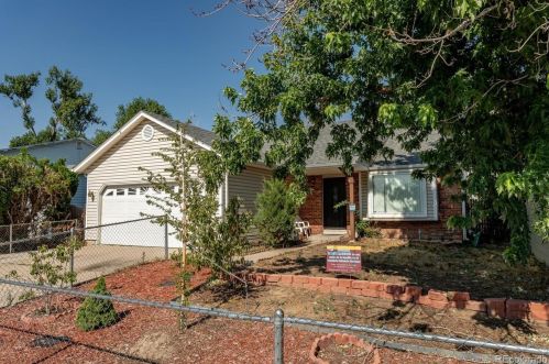 4703 Dearborn St, Denver, CO 80239-6404