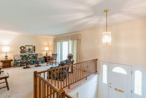 312 Babcock Dr, Palatine, IL 60074-5506