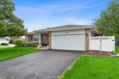 1825 Sequoia Dr, Hanover Park, IL 60133-3982
