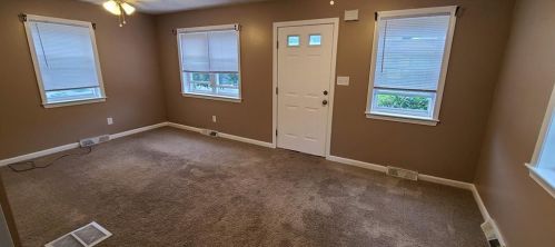 68 Merle St, Warwick, RI 02889-2413