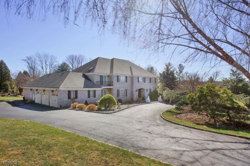 3 Rambling Brook Ln, Warren, NJ 07059-7141