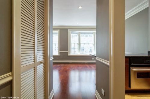 70 Scott St, Chicago IL  60610-5232 exterior