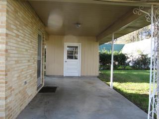 525 Evergreen Dr, Gretna LA  70053-4805 exterior